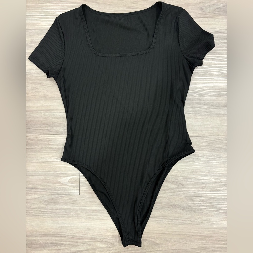 SHEIN Black Ribbed Bodysuit